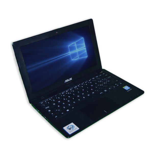 Notebook con pantalla de 14.6 pulgadas y
                                 teclado numerico incluído. Color del producto: negro